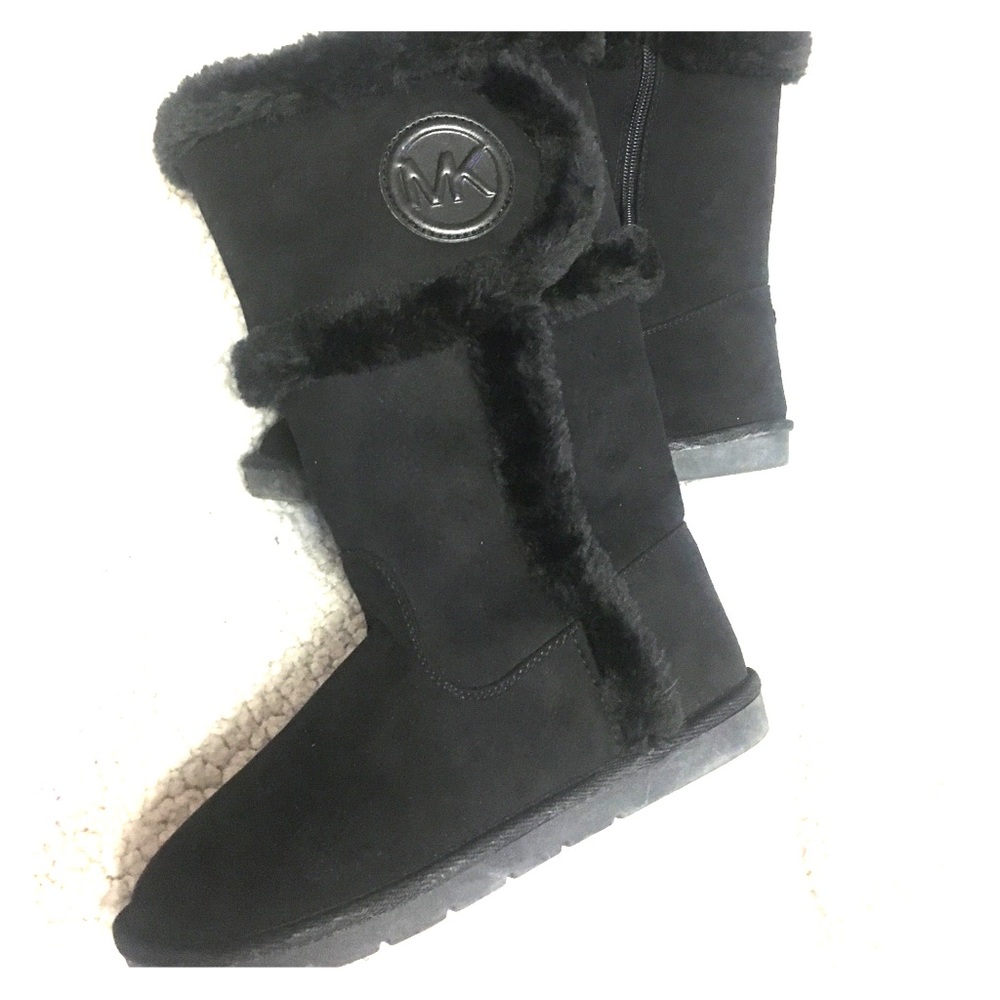 Beautiful Michael Kors boots🖤